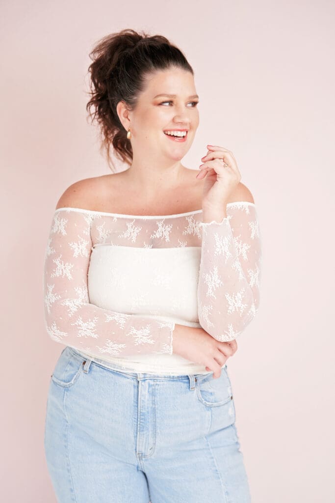 social media selling in stories content for business coach taylor lee wearing white lace top on pink background